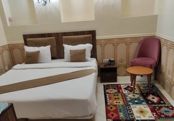 اتاق دو تخته دبل اقامتگاه سنتی پنج دری شیراز